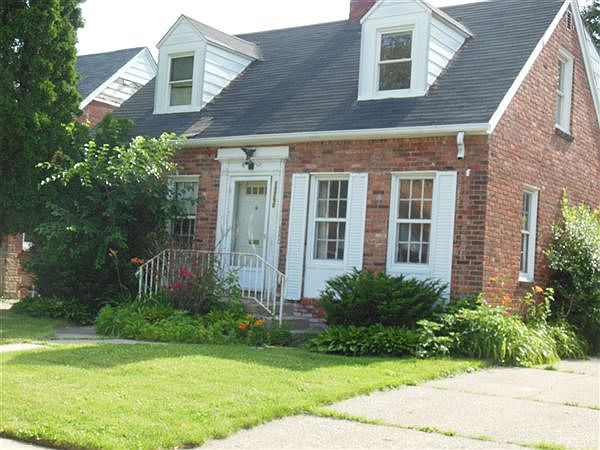 15750 Murray Hill Front View