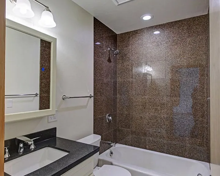 Boston Manor Apartments — Photo 5