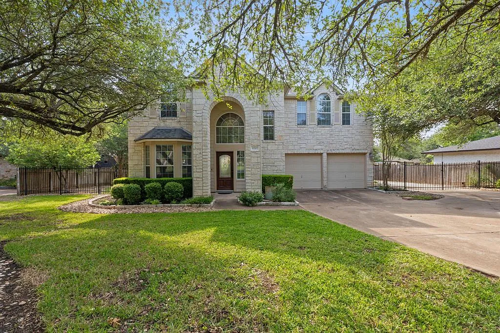 3 bed, 2.5 bath, 2226 sqft, $2,500 — Photo 1