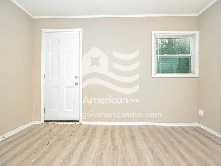 1797307_008_wm_-_main_bedroom_13458677.jpg
