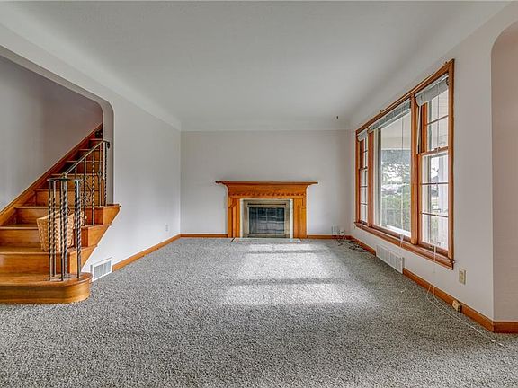 3rd image of 1746 Longwood Dr