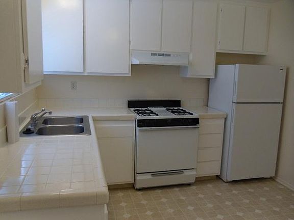 3rd image of 1120 San Andres St #11