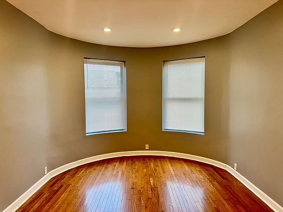 3rd image of 4949 S Calumet Ave APT 1