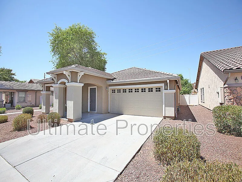 3 bed, 2.0 bath, 1357 sqft, $2,095 — Photo 3