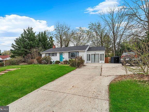 4th image of 3519 Oakwood Ln