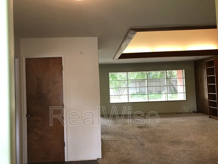 710 NW Midland Ave — Photo 14