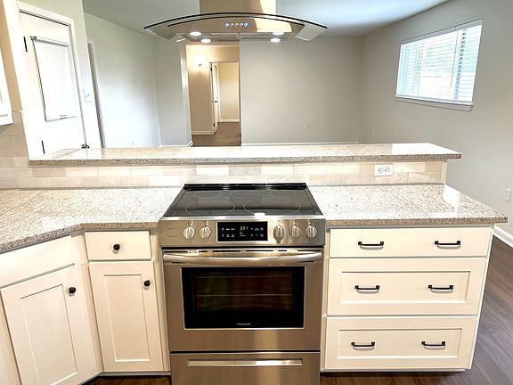 4th image of 3041 Singletary Dr
