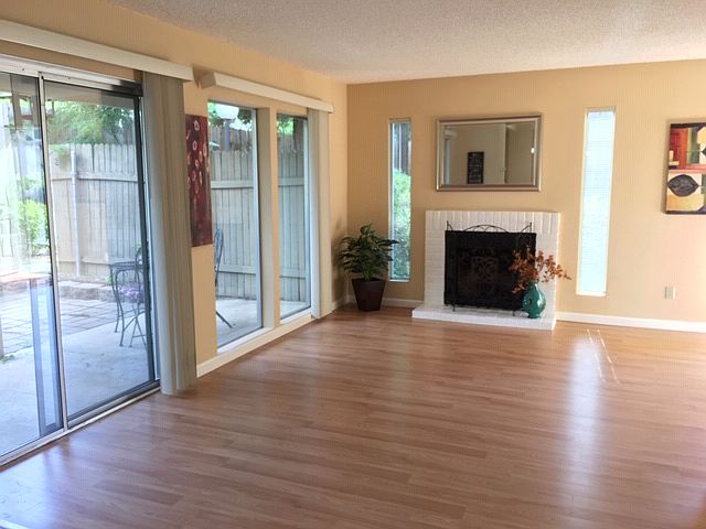 1st image of 205 Live Oak Cir