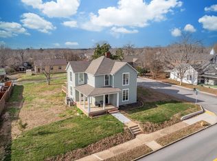 414 W College St, Dickson, TN 37055