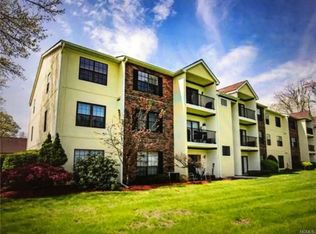 34 Edinburgh Dr, Peekskill, NY 10566