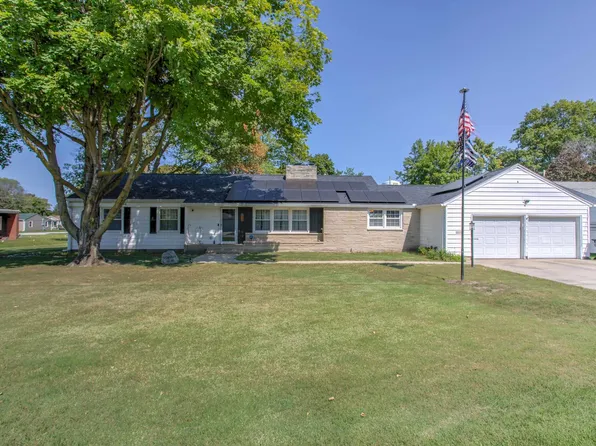 802 E Scott St, Tuscola, IL 61953