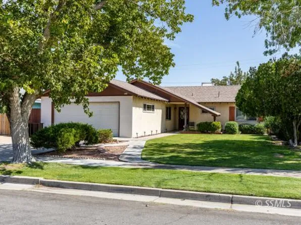 314 S Desert Candles St, Ridgecrest, CA 93555