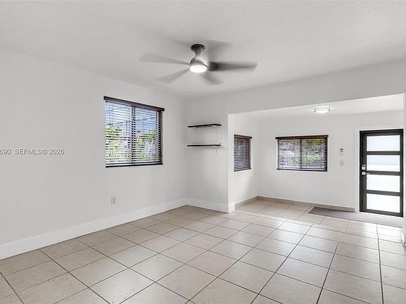 4th image of 944 SW 10th Ave