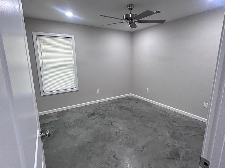 305 Dallas Ave — Photo 12