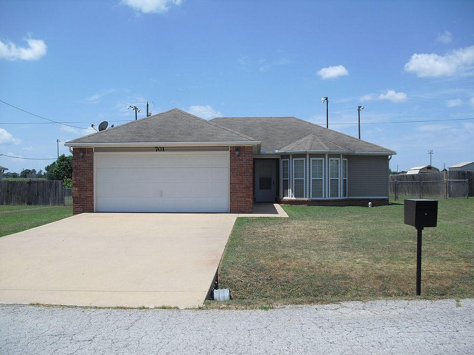 1st image of 701 Persimmon St SW