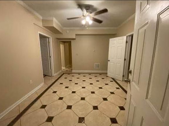 5th image of 255 Laurelton Cir