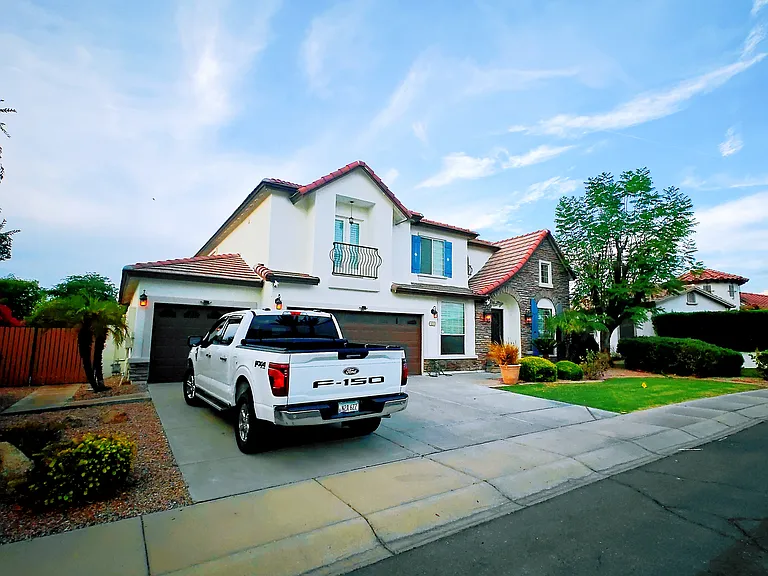 418 E Horseshoe Dr — Photo 2