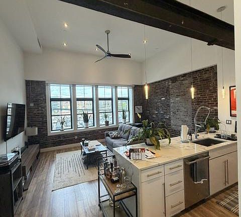 4th image of 620 N Front St #2F