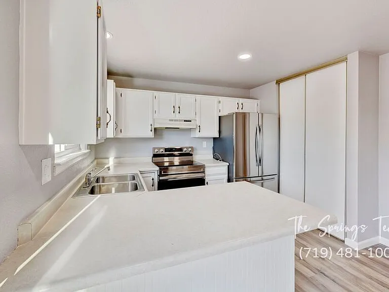 6460 Bugle Dr — Photo 8