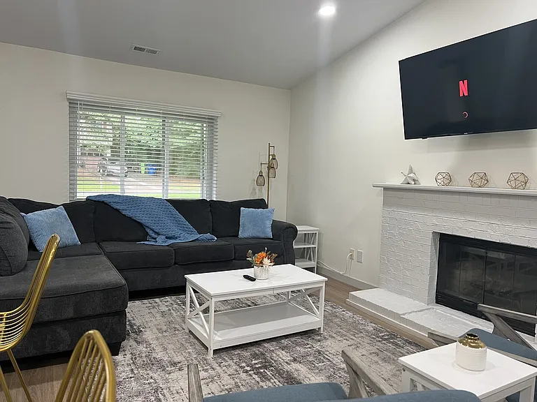 Saratoga Dr — Photo 15