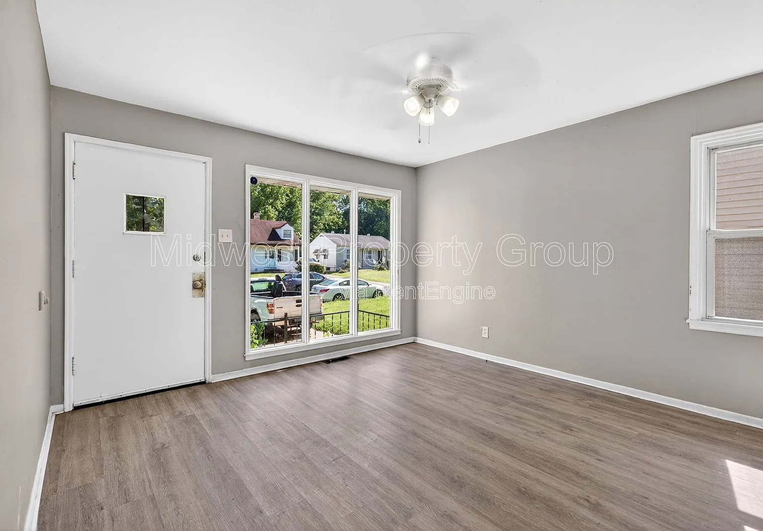 3 bed, 1.0 bath, 854 sqft, $1,195 — Photo 1