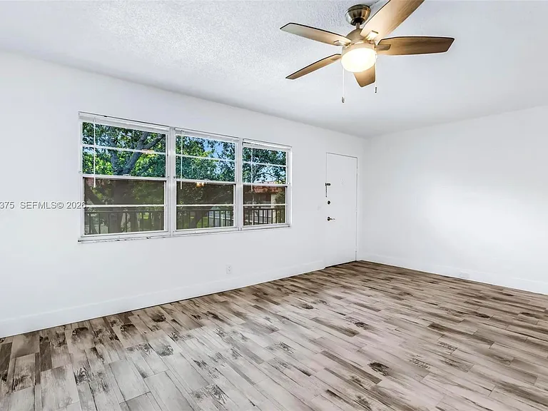 101 SW 132nd Way #315J — Photo 4