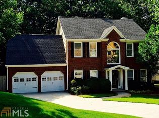 1070 N Pointe Trce, Roswell, GA 30076