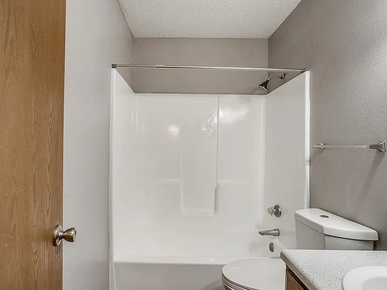 River Ranch Apartments — Photo 13