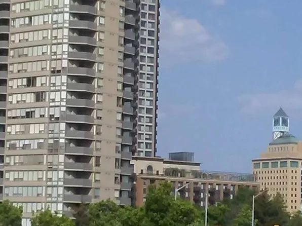 350 Rathburn Rd W #307, Mississauga, ON L5B 3Y2