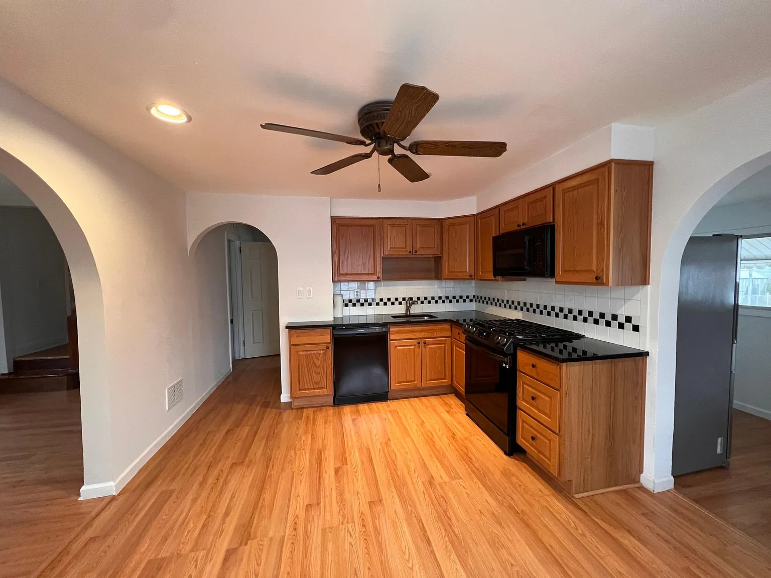 4 bed, $3,500 — Photo 2