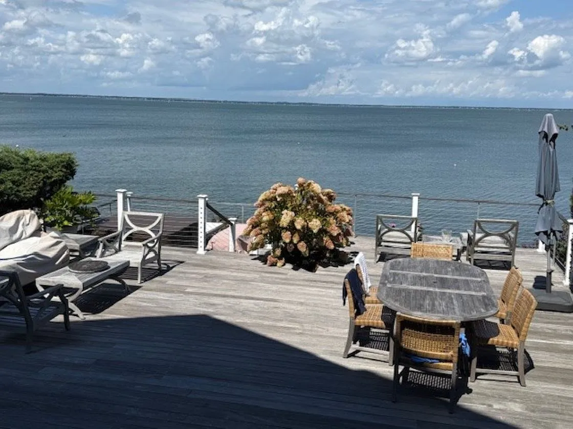 Fabulous Water Views — Photo 3