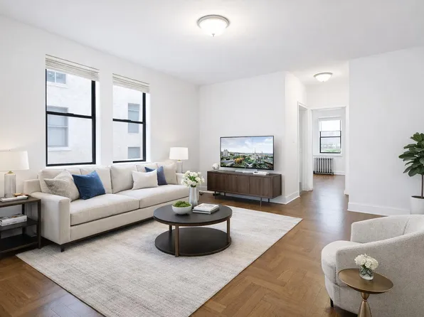 105 Pinehurst Avenue image 1 of 8