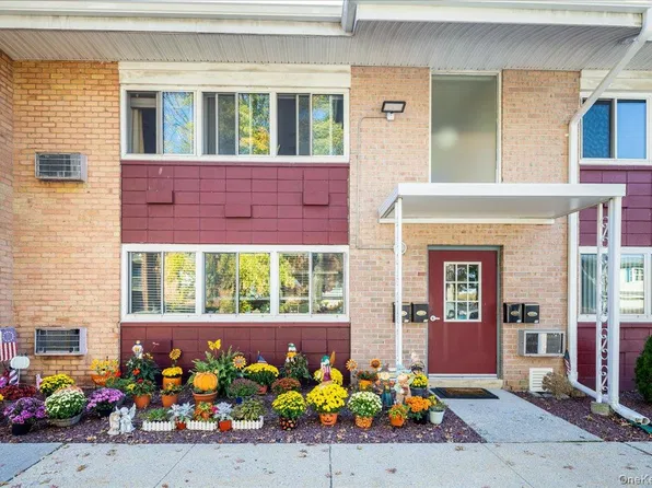 400 Fulton #5D, Farmingdale, NY 11735