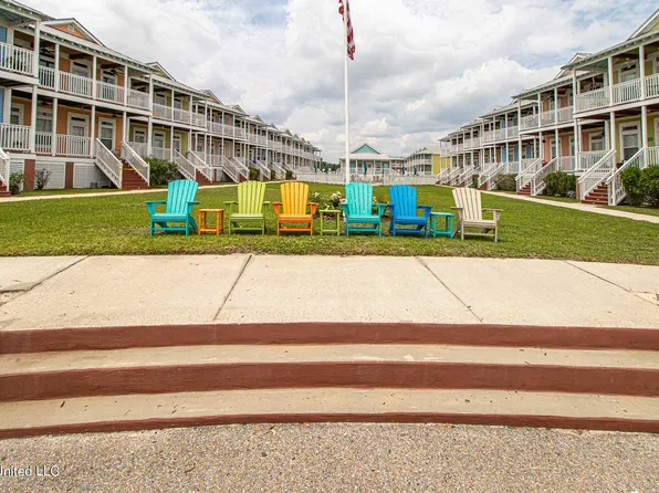 1515 E Beach Blvd APT 106, Pass Christian, MS 39571