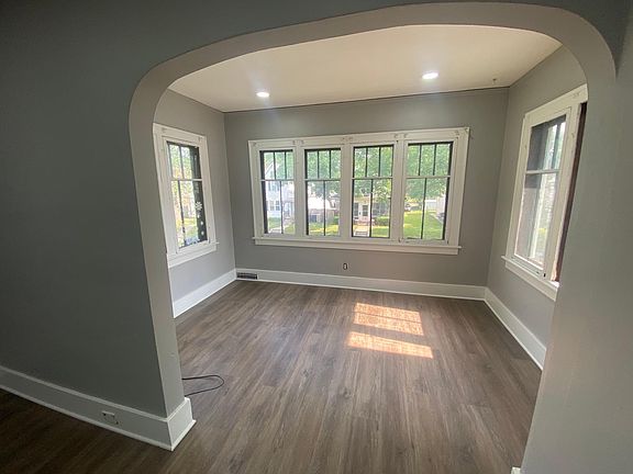 4th image of 1124 E Bowman St #1/2