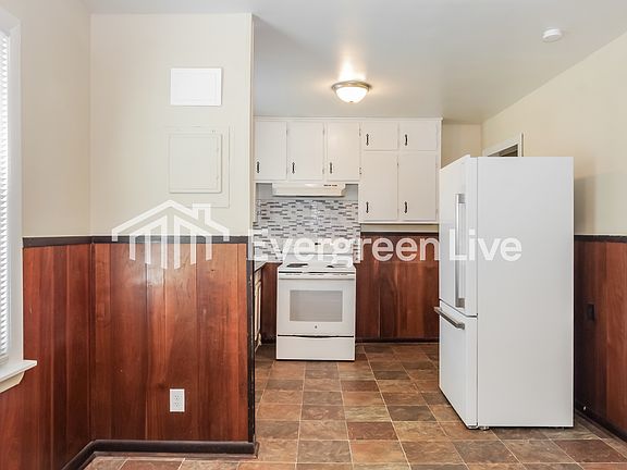 5th image of 945 Cedar St SW