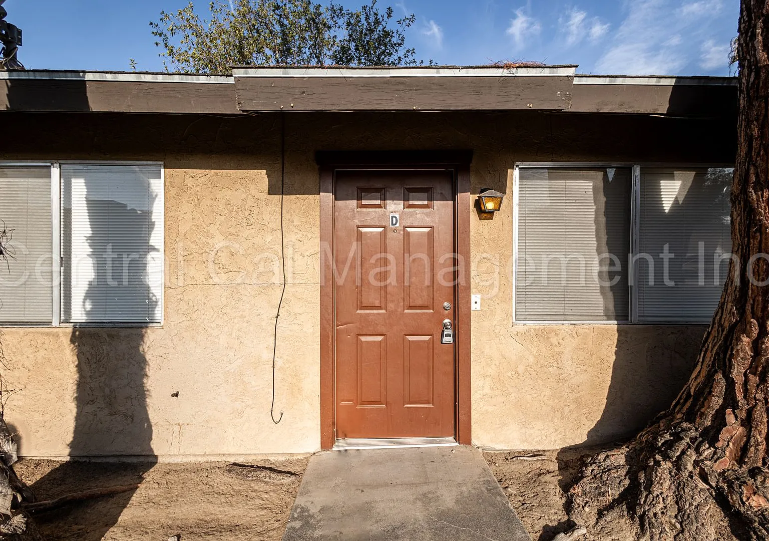7208 Ming Ave — Photo 2