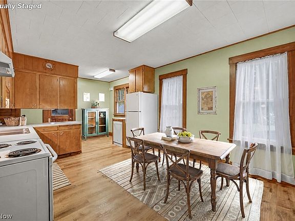 3rd image of 2254 Depot Rd