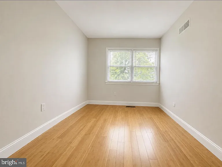8828 Cottage St — Photo 10