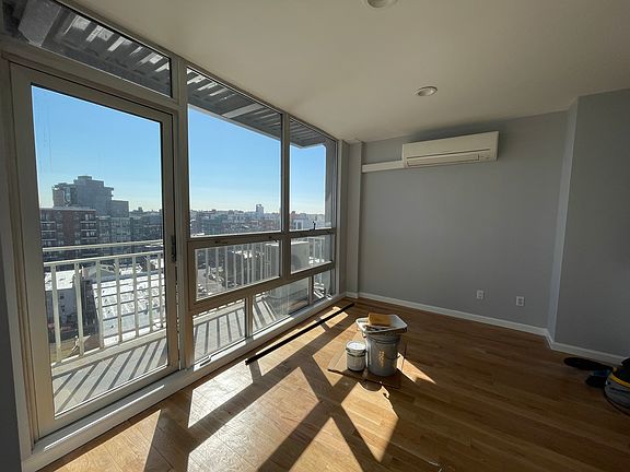 2nd image of 2515 Crescent St APT 7B