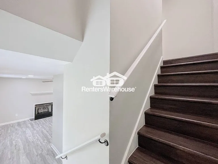 1054 Ivaloo St — Photo 16