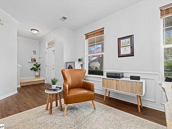 4th image of 303 Hayworth Dr