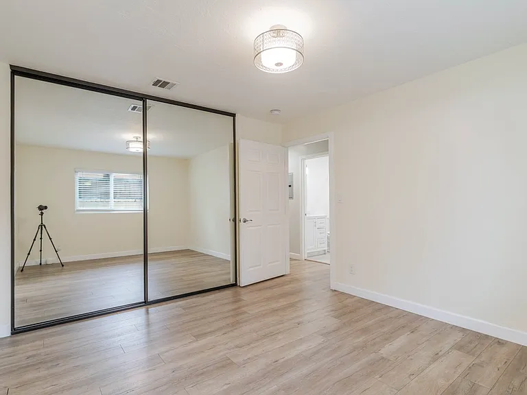 6539 Coldwater Canyon Ave — Photo 9