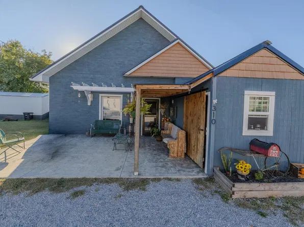 310 Main St, Celina, TN 38551