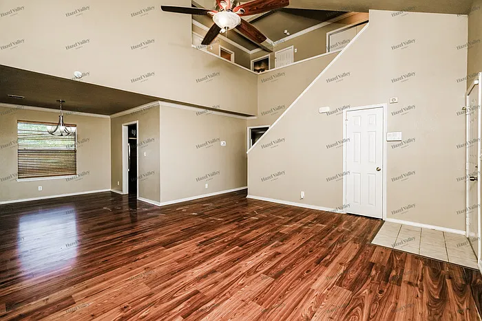 3 bed, 2.5 bath, 2030 sqft, $2,045 — Photo 4