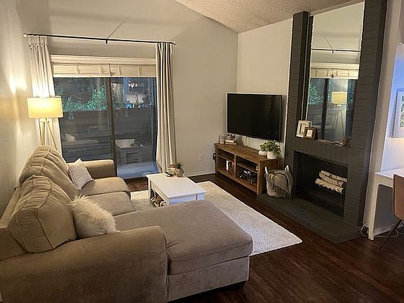 3rd image of 10018 NE 123rd St APT D