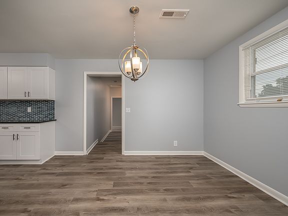 5th image of 3207 Roleeson Ln