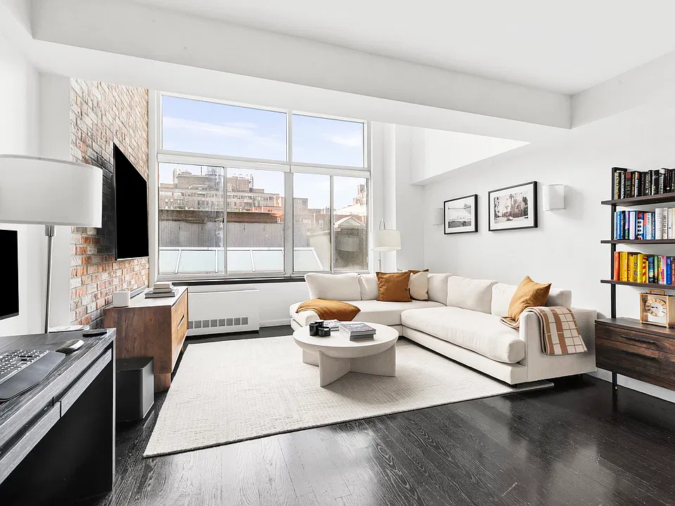 22 W 15th St #3I