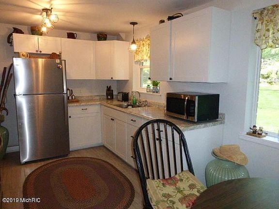 4th image of 2409 Bluff St