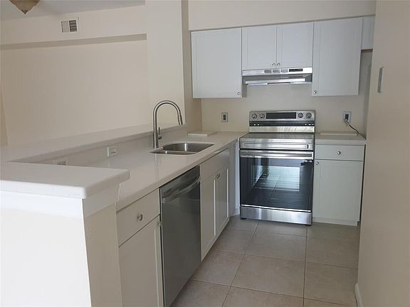 3rd image of 520 S Park Rd #1812